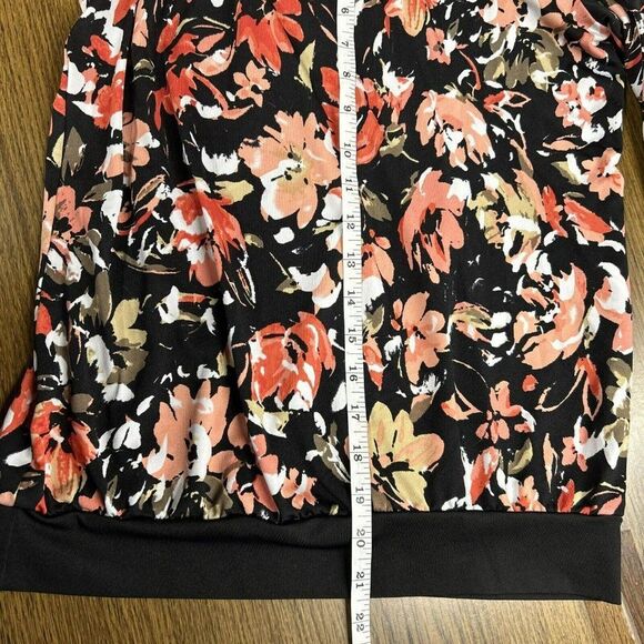 Women's Notations Petite Small Black Floral  Stretch  Blouse - Picture 8 of 9